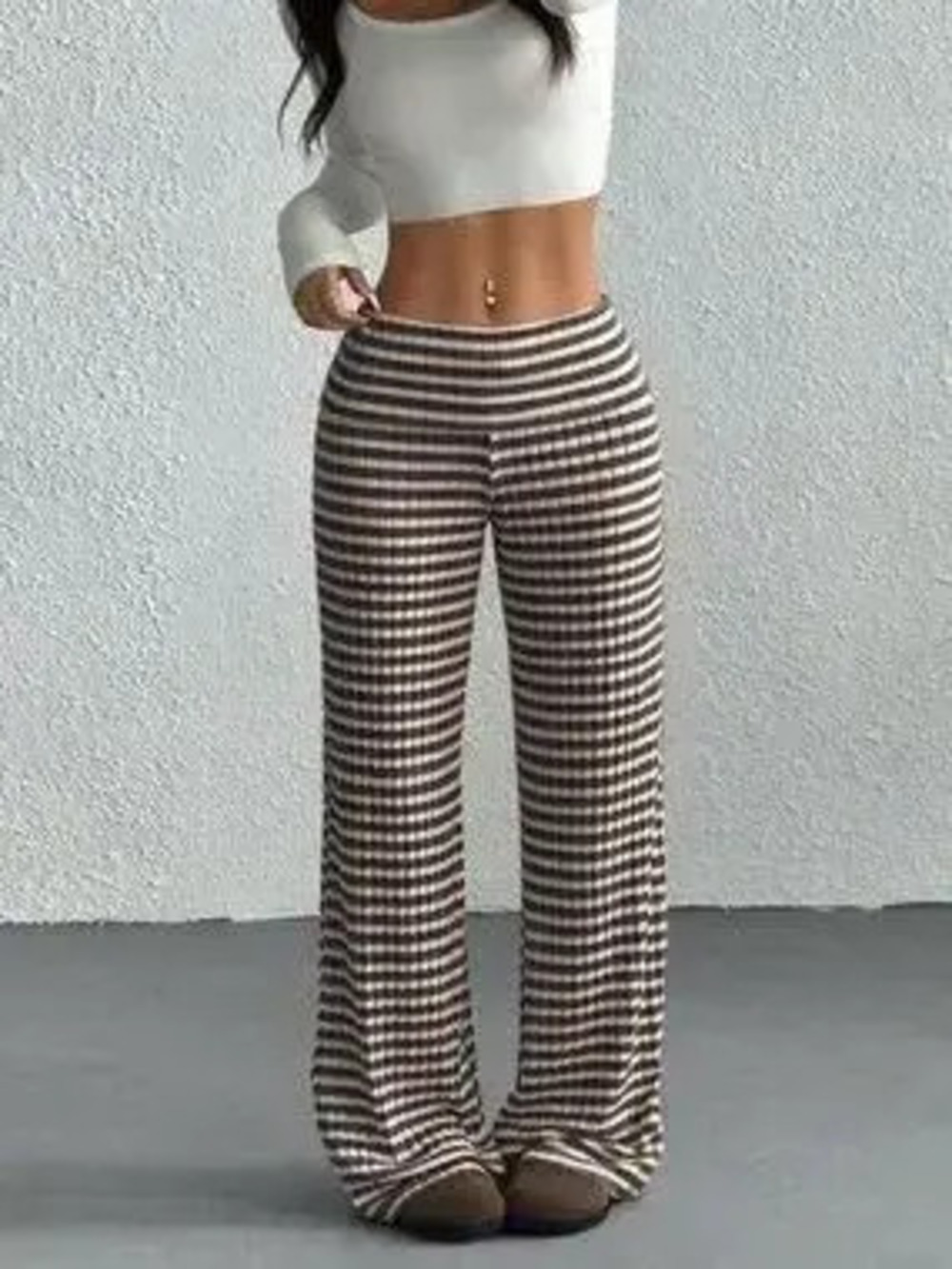 Striped Wide Leg Pants - Picture 4 of 9